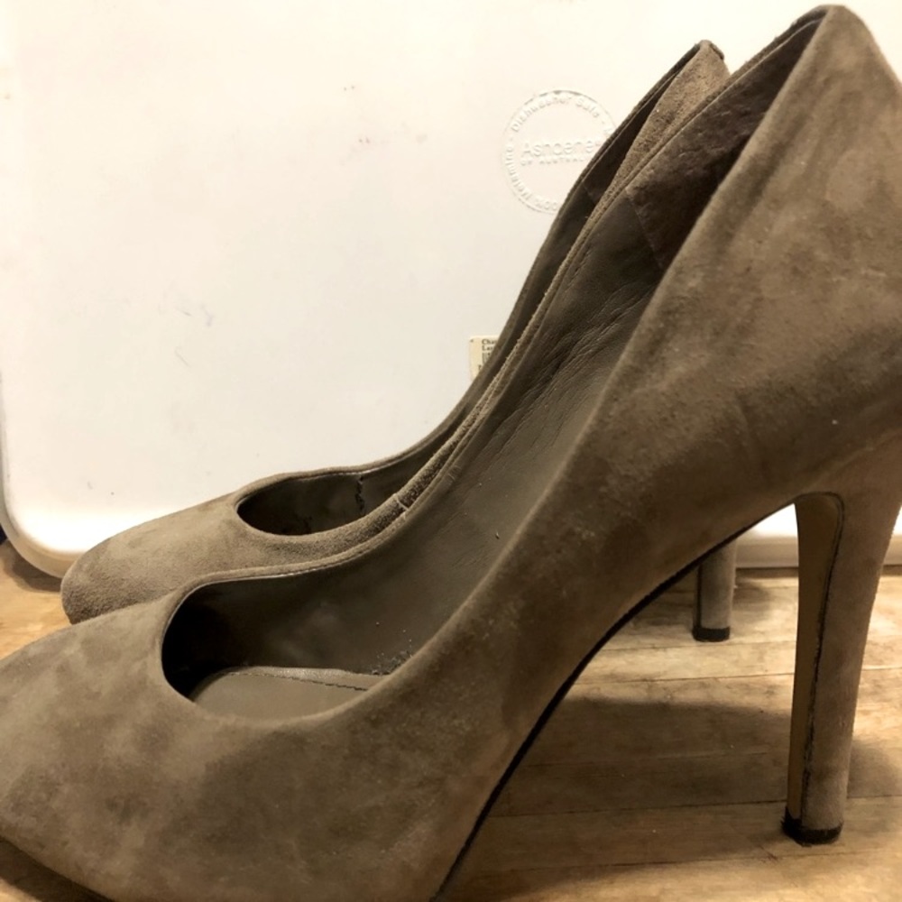 BCBG Suede Heels Size 8